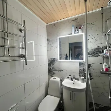 Apartment Kotimaailma- Yksioe Tikkurilassa *